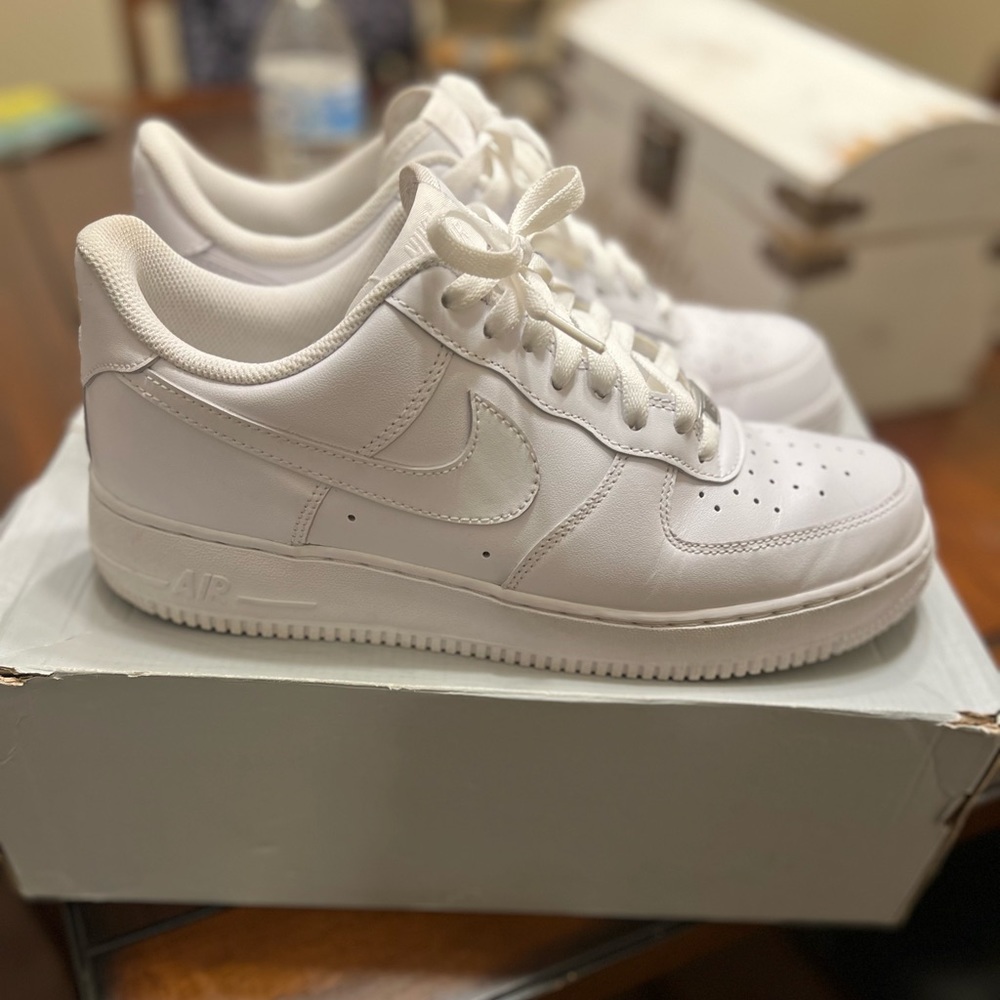 All white low Air Force 1